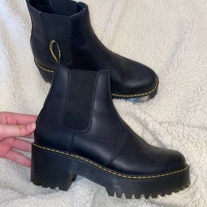 Platform Dr. Martins, size 9,